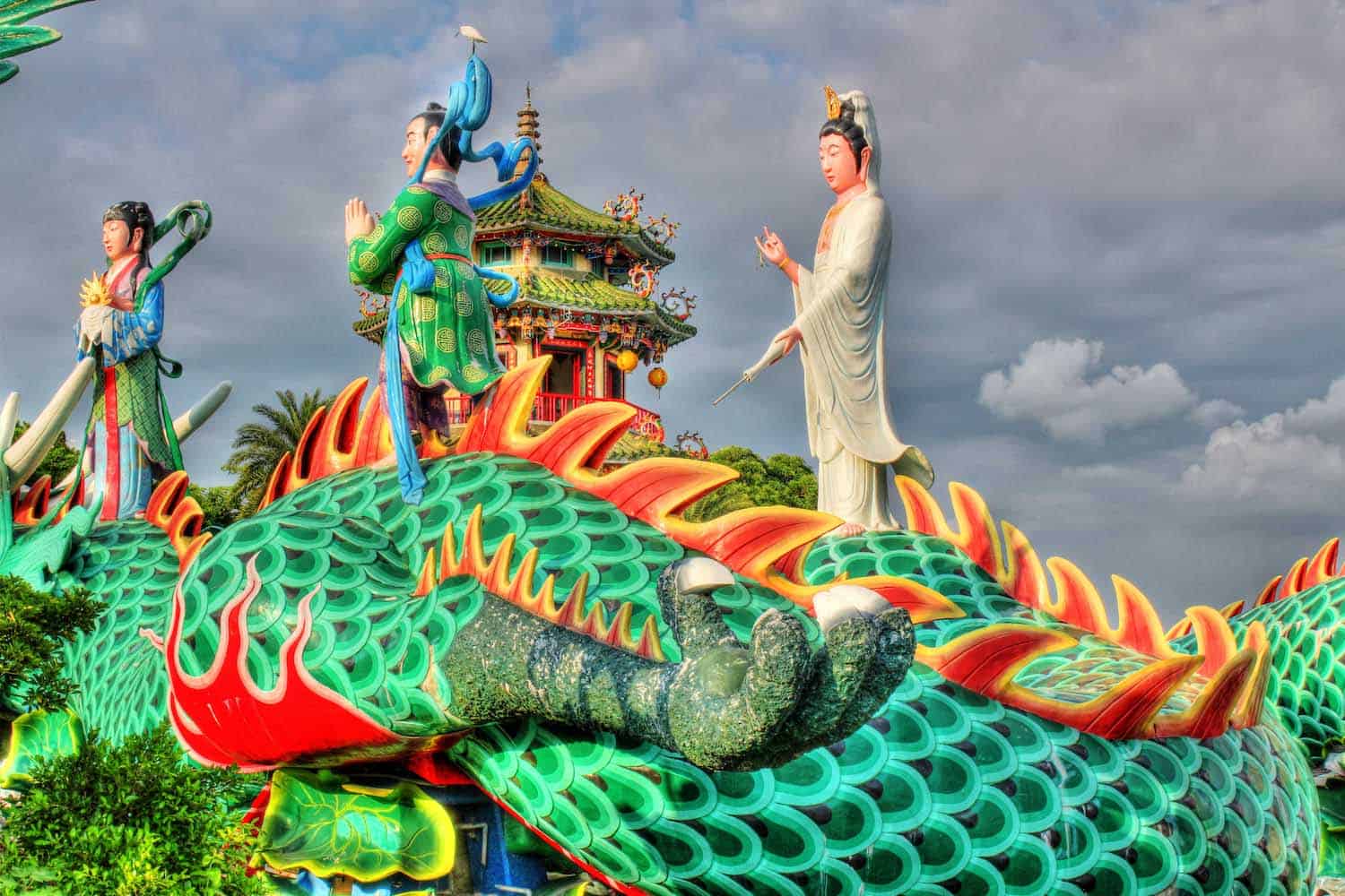 goddess of mercy at lotus pond taiwan