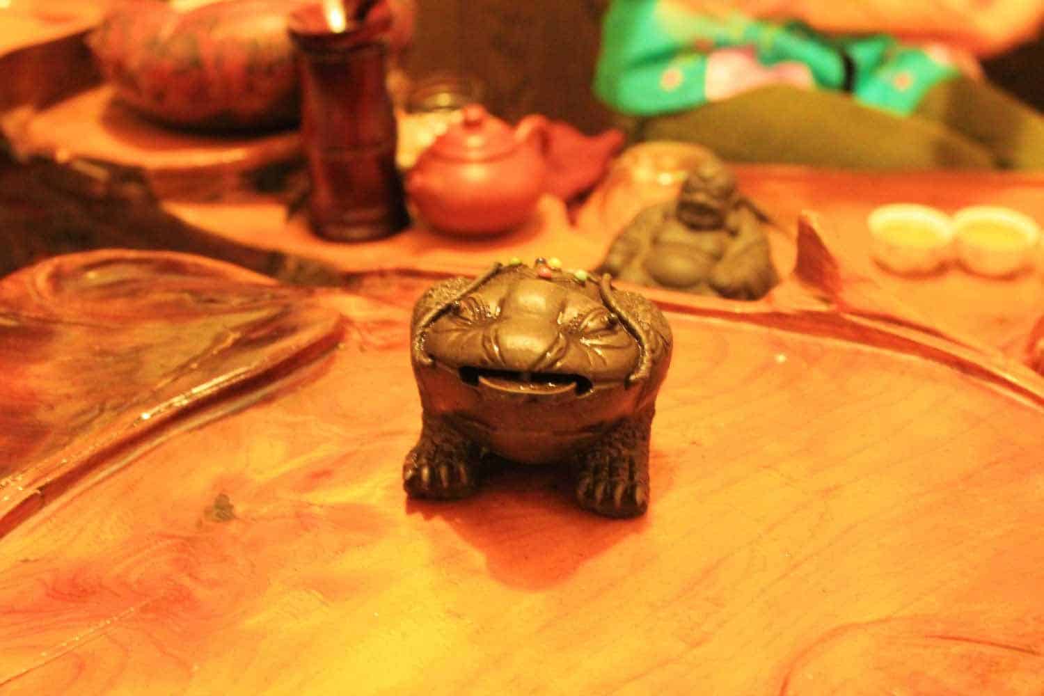 lucky money toad at shanghai tea ceremony scam