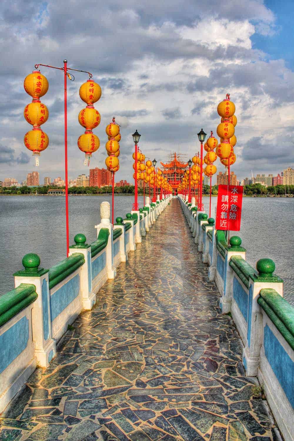 pathway at lotus pond kaohsiung