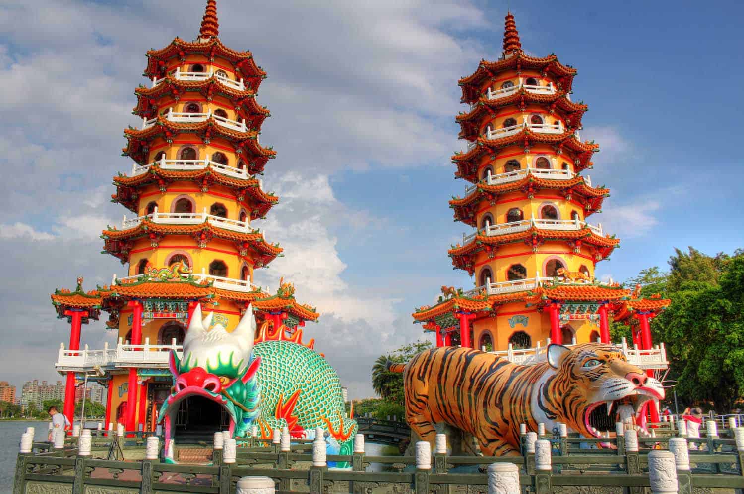tiger dragon temples lotus pond taiwan