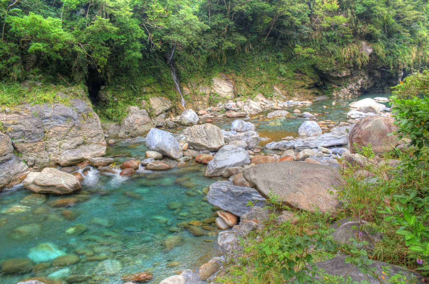 turquoise water and waterfall taroko gorge