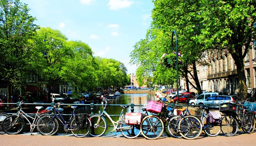 bikes canal amsterdam