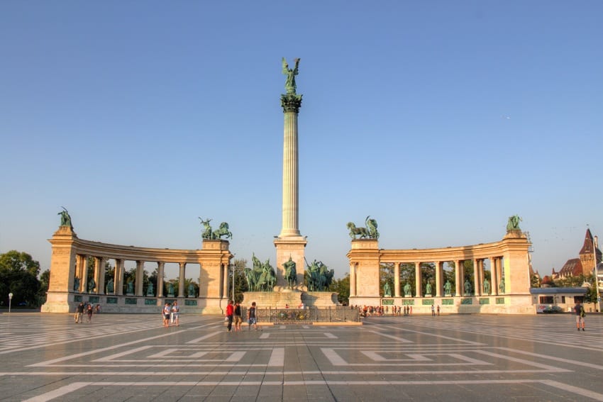 budapest heroes square