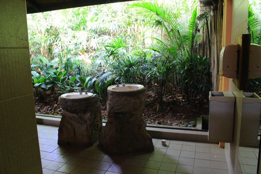 toilet singapore zoo