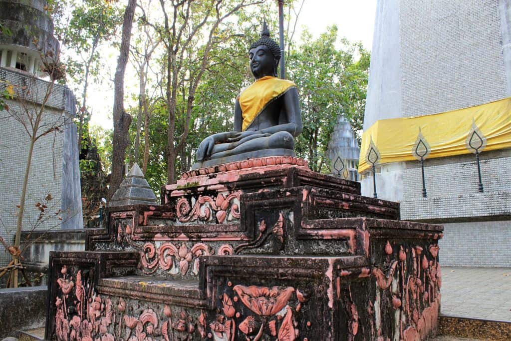 Wat Analayo buddha