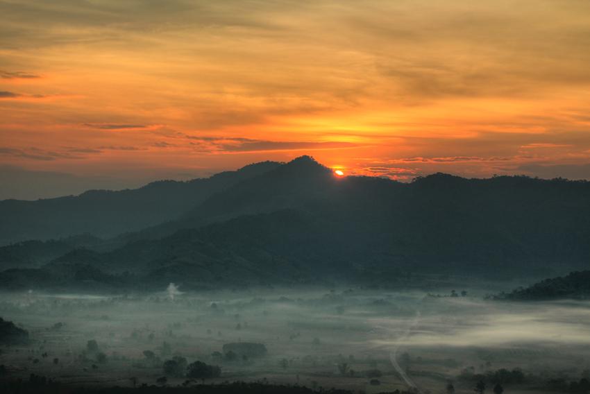 phu lang ka sunset