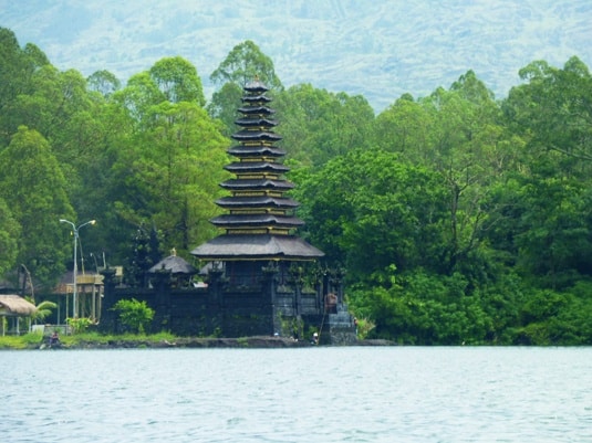 temple lake batur