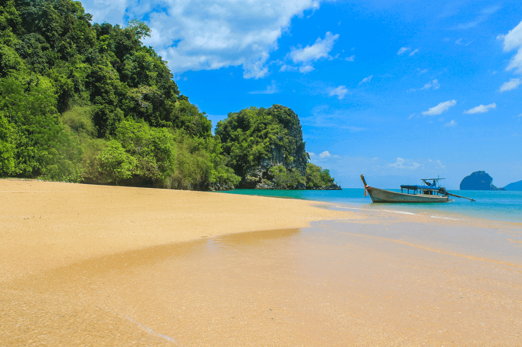 Beach on Koh Nok near Koh Yao Noi