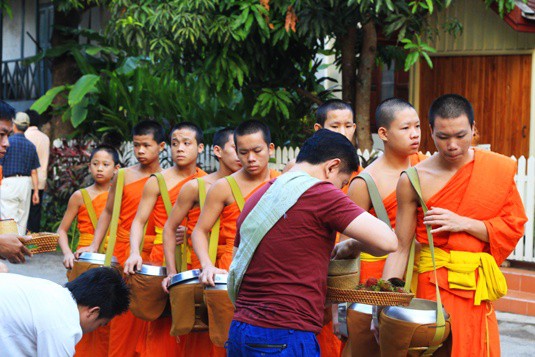 morning alms giving luang prabang