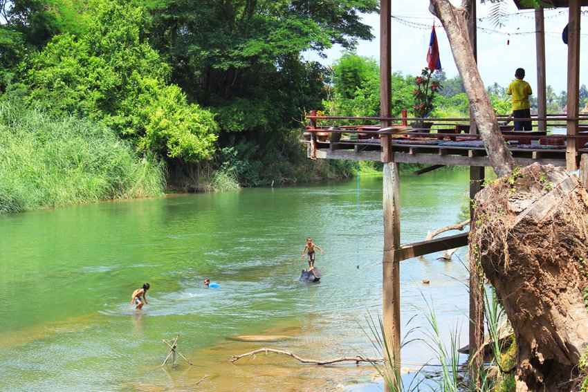 children playing in the mekong don det children playing in the mekong don det
