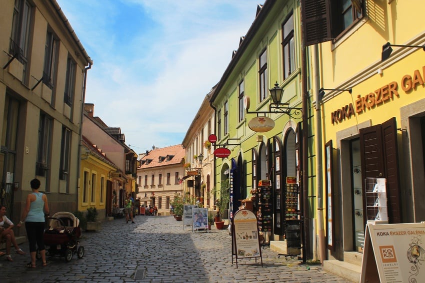 cafes and restaurants in eger