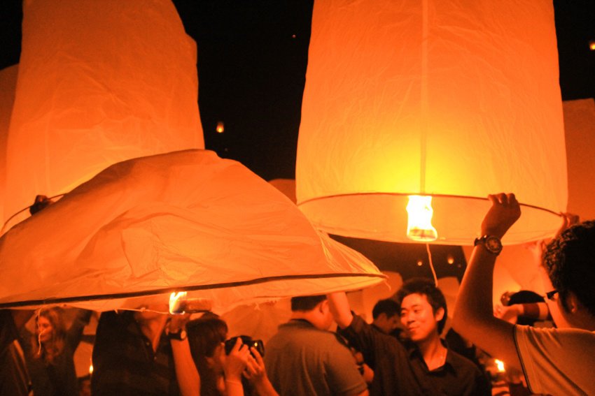 Yi Peng Mae Jo lantern release
