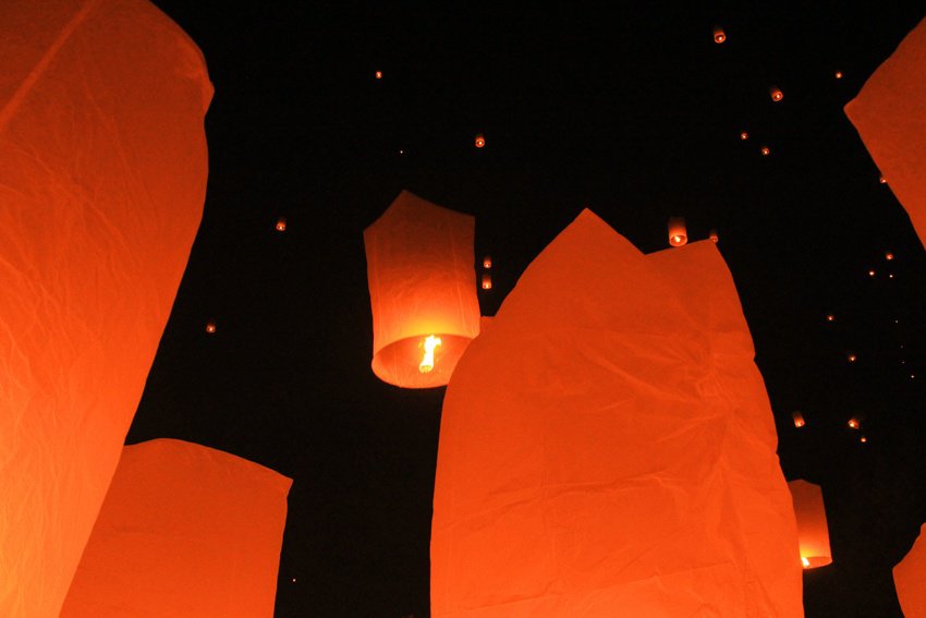 Yi Peng Mae Jo lantern release