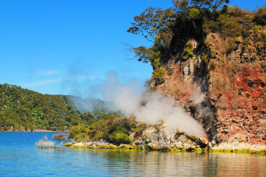 Geyser on Rotorua boat cruise