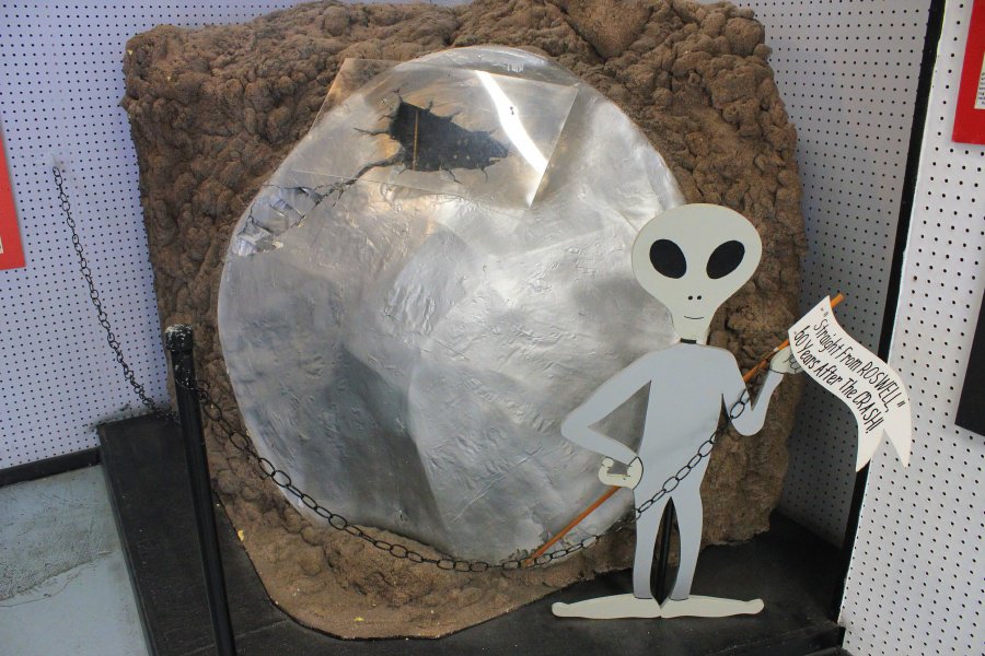 alien at roswell ufo museum entrance
