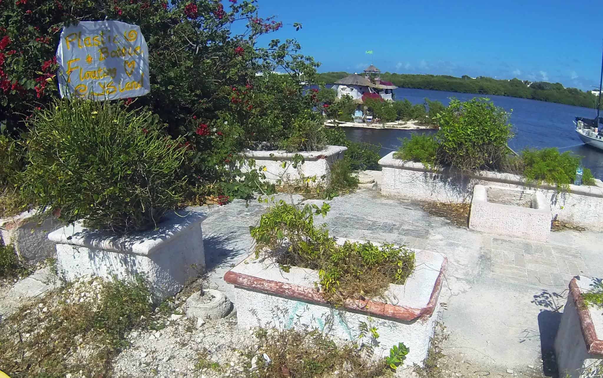 Floating island in Isla Mujeres