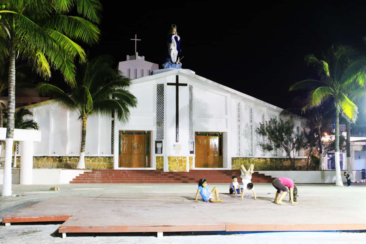 Isla Mujeres town square at night