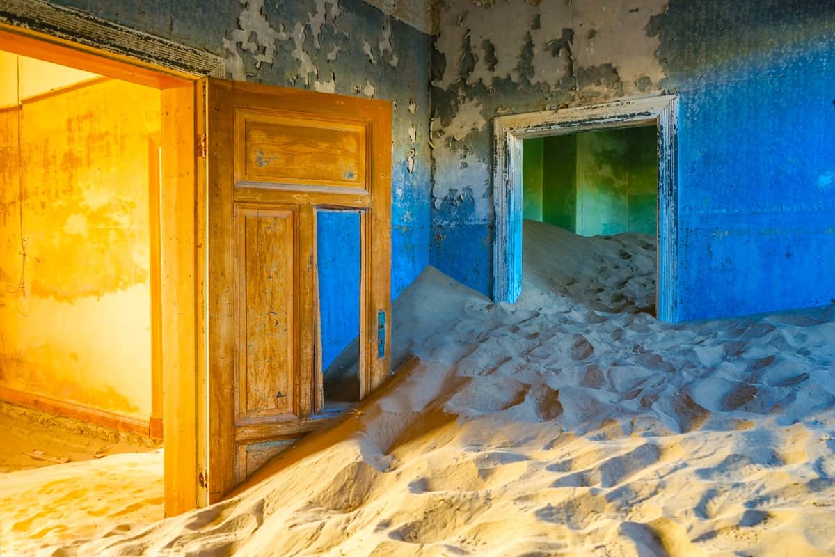 Yellow and blue room at Kolmanskop