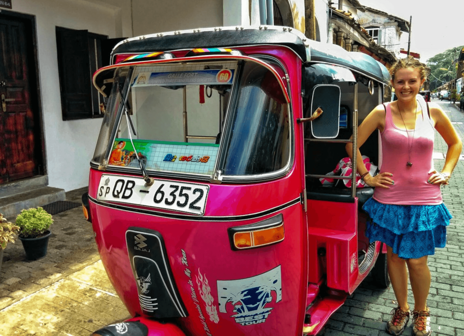 Lauren in Sri Lanka with a pink tuk-tuk