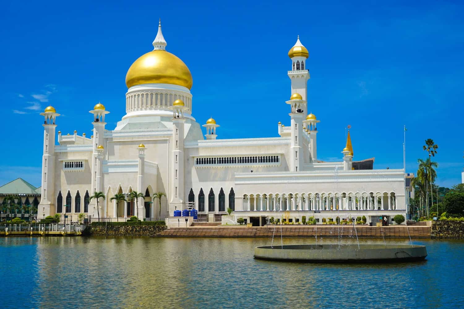 Omar Ali Saifuddien Mosque in Brunei