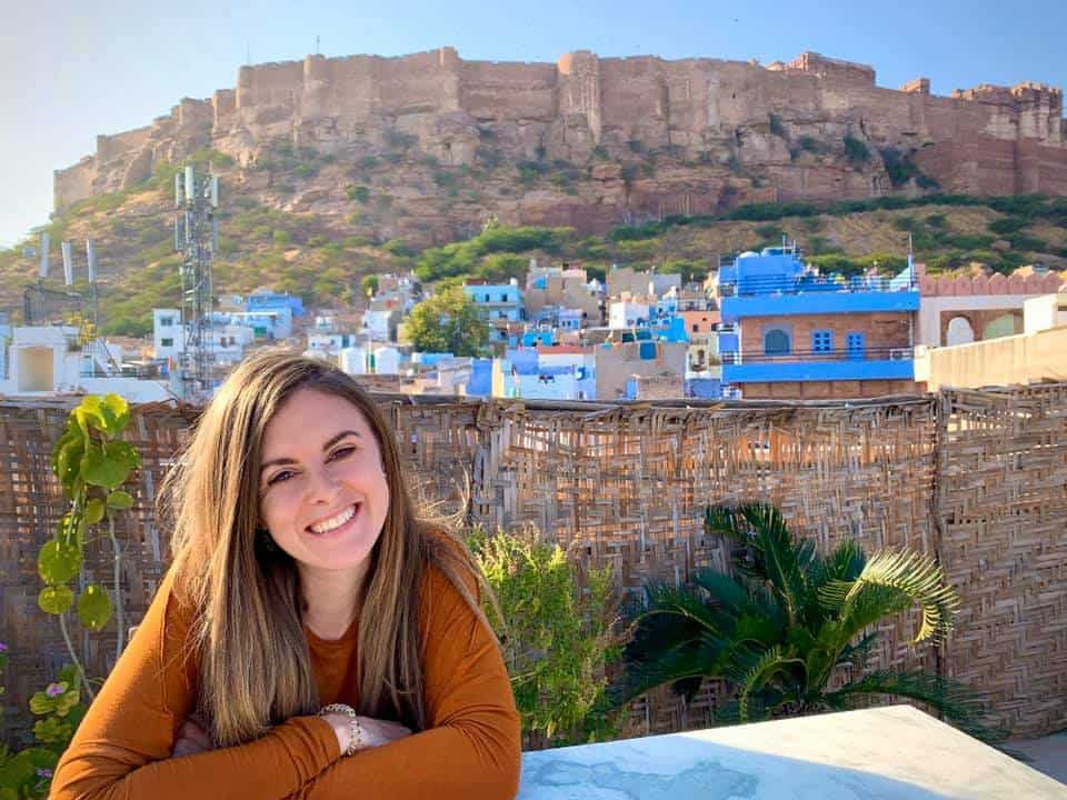 Girl smiling in front of Mehrangarh Fort in Jodhpur