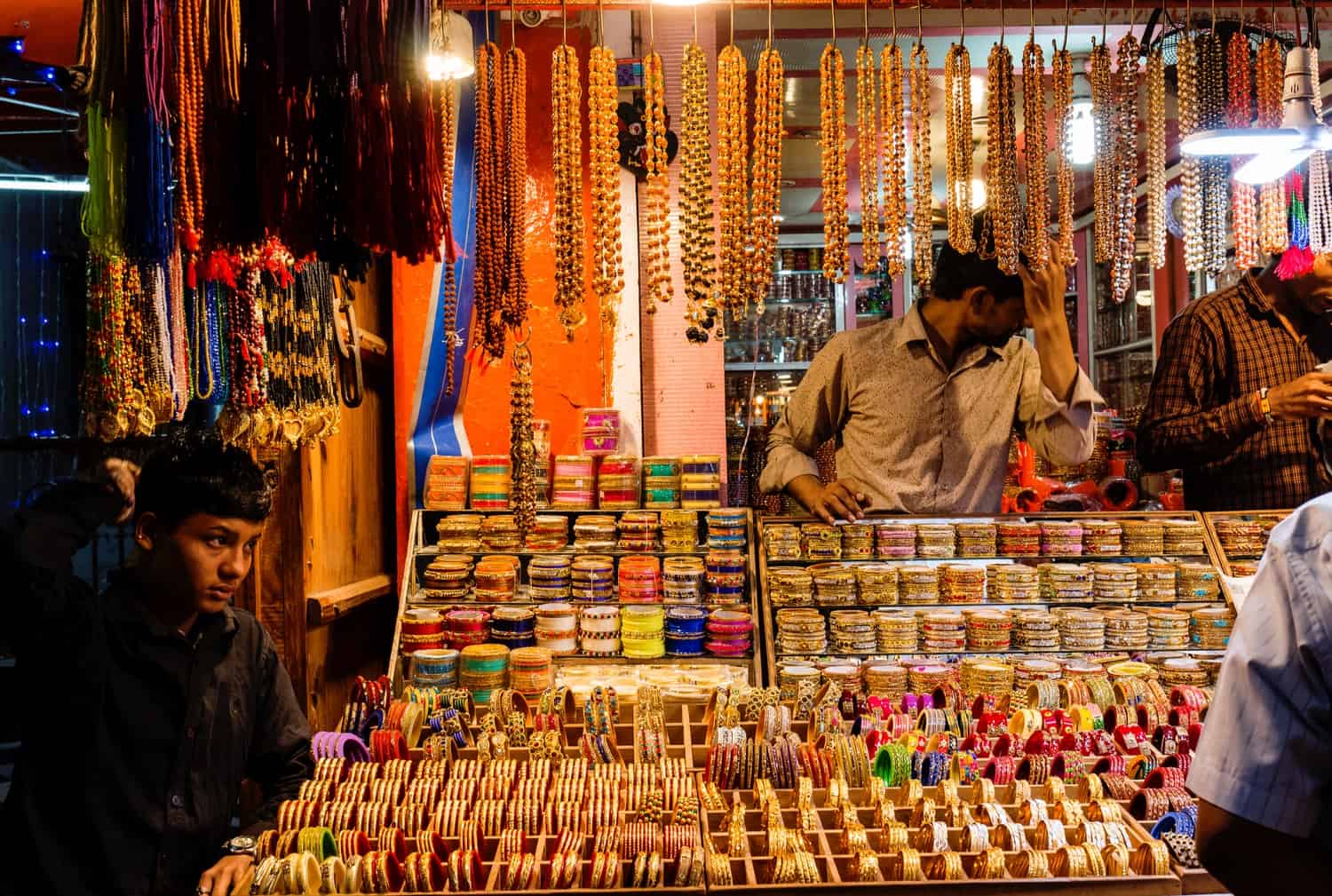 pushkar bazaar selling gold bracelets
