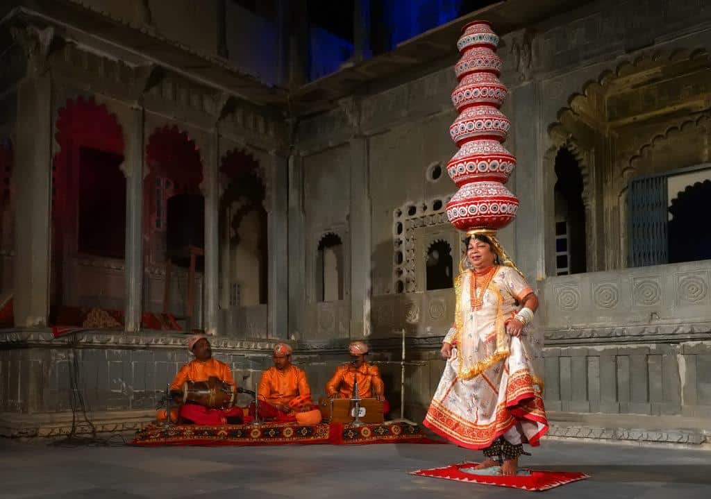 balancing pots udaipur