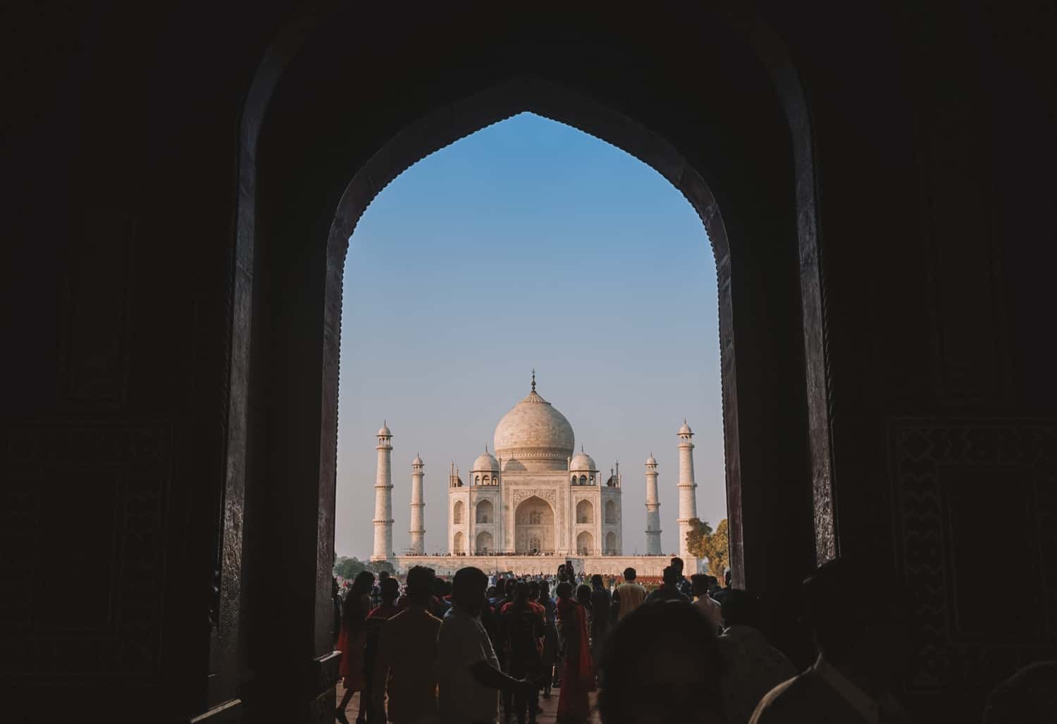 Taj Mahal gate crowds
