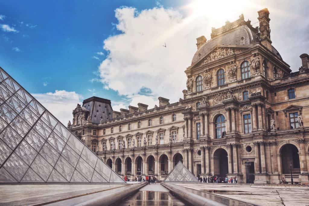 plan a trip to paris on a budget