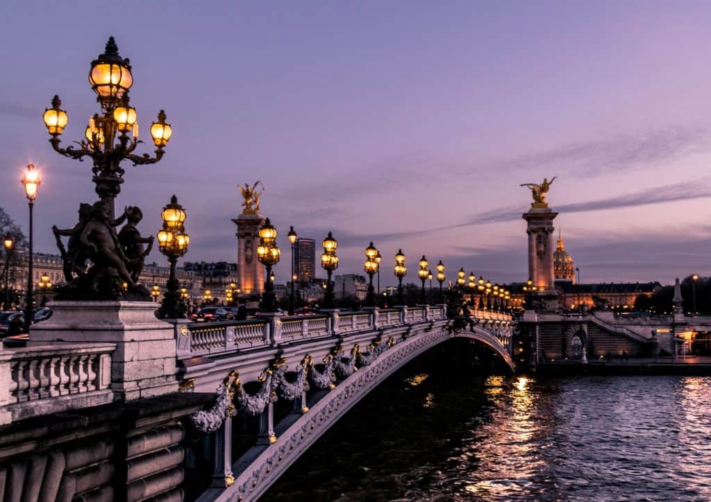 plan a trip to paris on a budget