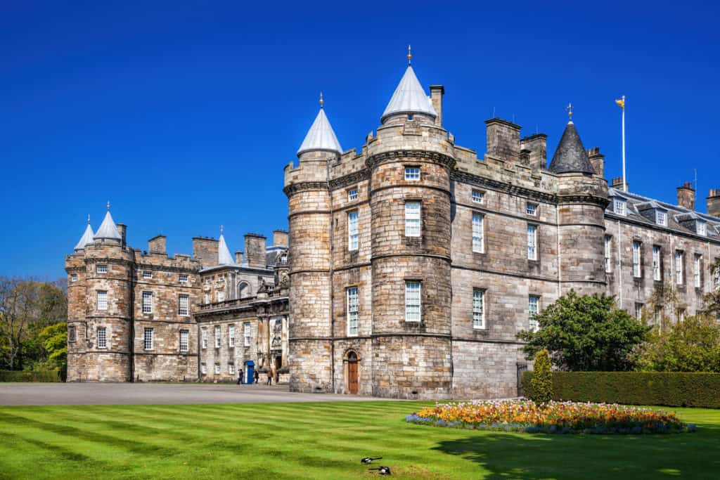 reasons to visit edinburgh scotland