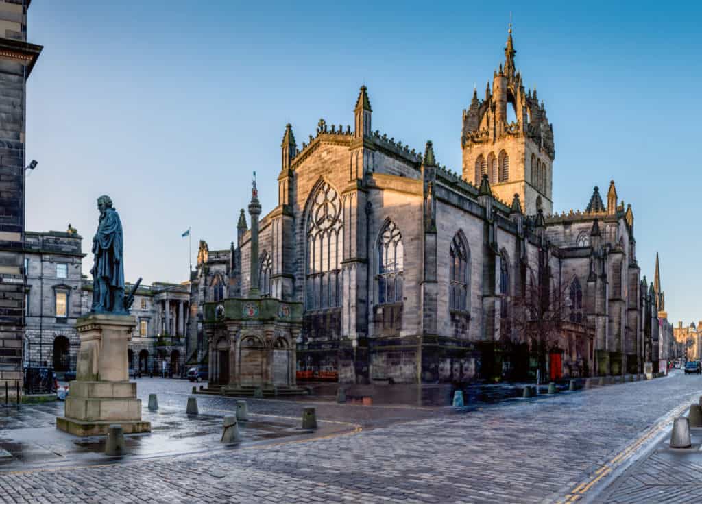 reasons to visit edinburgh scotland