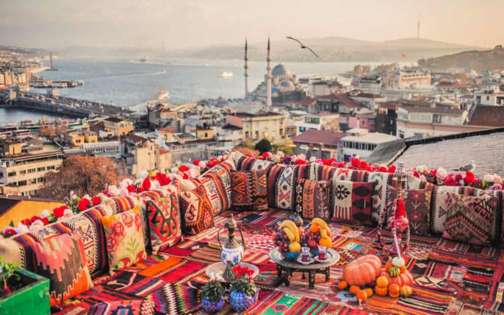 Hey guys Is there anyone in Istanbul to hang out? I will leave Istanbul after two weeks at least.